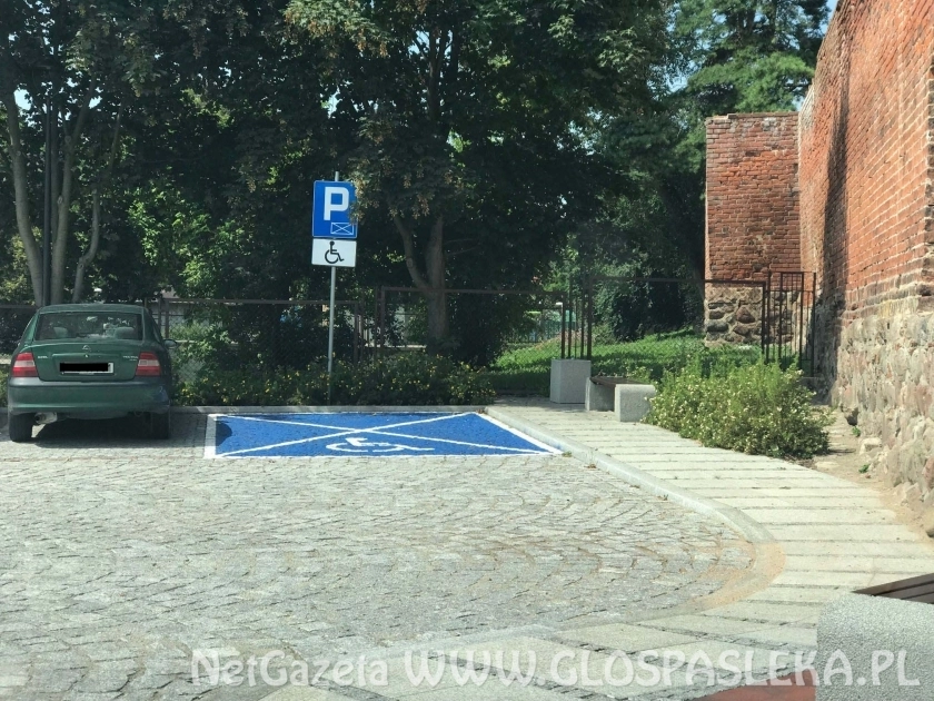 Z parkingu na plac zabaw