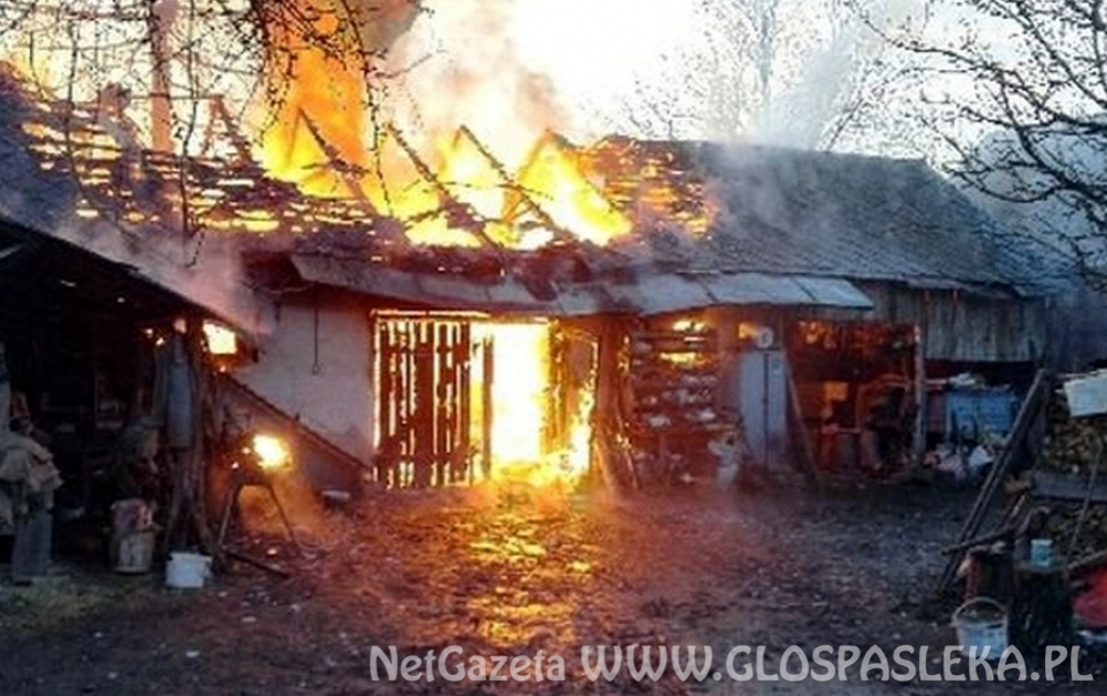 Przelewał benzynę, a do oświetlenia użył zapalniczkę. Trafił do szpitala
