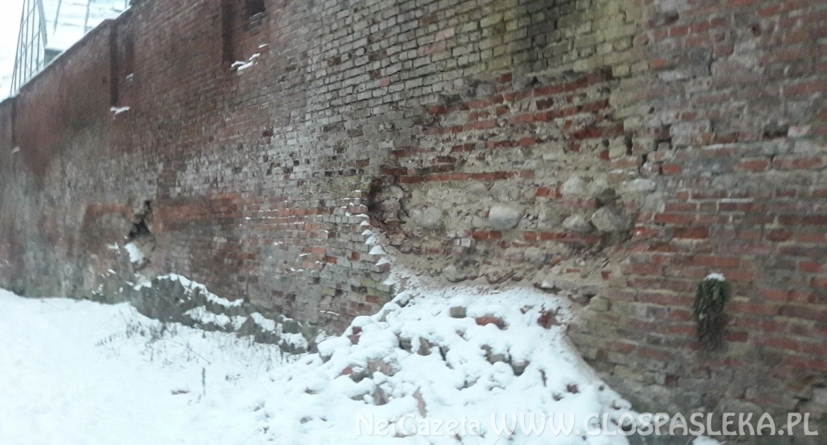 Najpierw mury od strony północnej