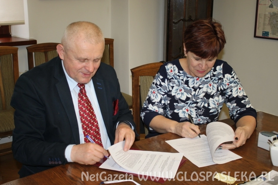 Podpisanie umowy z organizacją pozarządową 