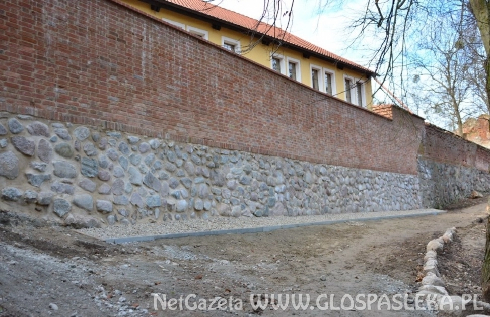 Sześć ofert w przetargu na mury