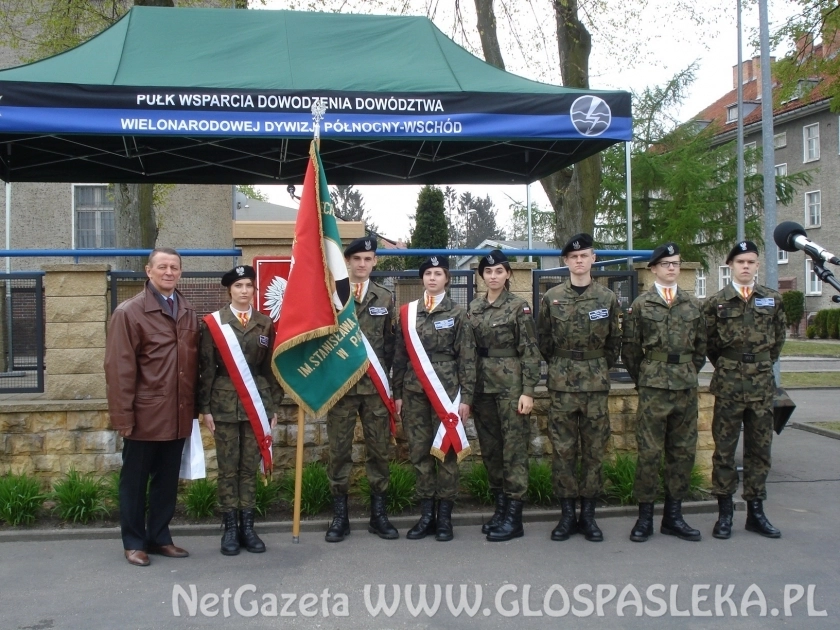Kadeci z ZSEiT na święcie pułku wsparcia dowodzenia