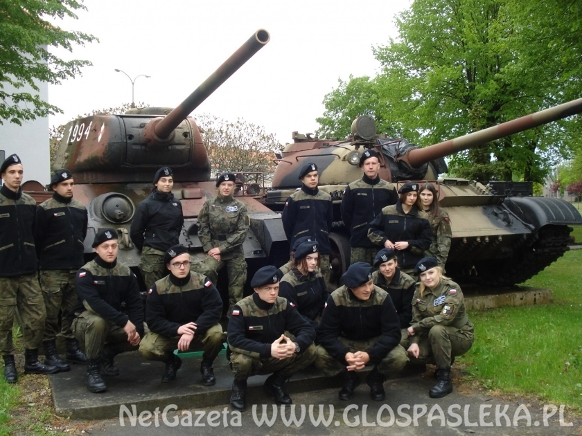 II mundurowa z ZSEiT na obozie szkoleniowym 