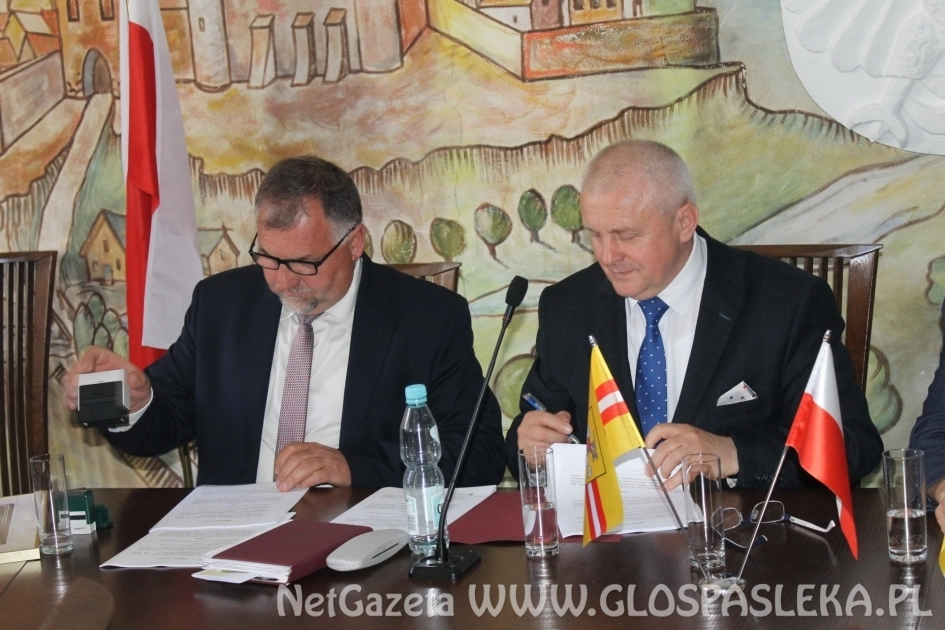 Droga do Piniewa - umowa