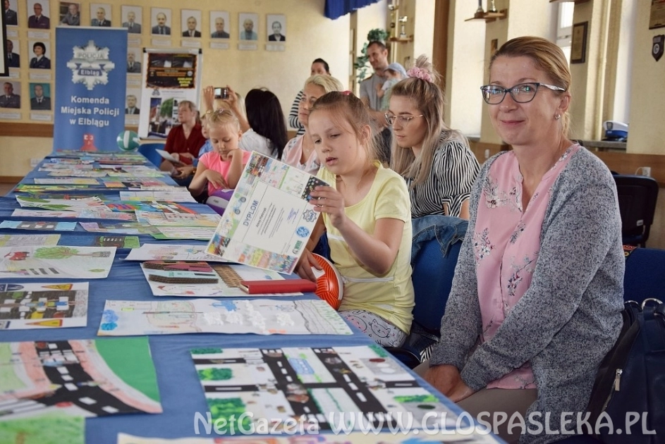 Ich prace ozdobią policyjny  kalendarz