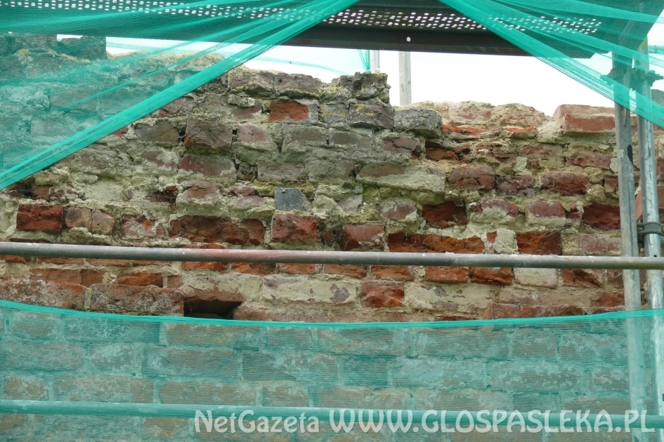 Trwa remont murów obronnych