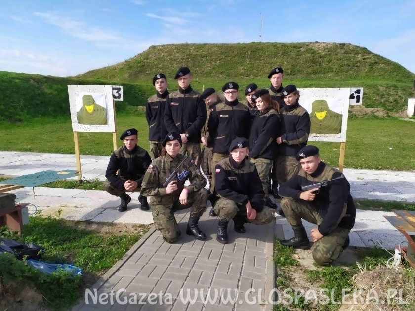 Mundurowi z ZSEiT na obozie szkoleniowym 