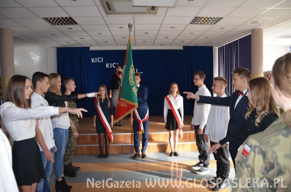 Ślubowanie i otrzęsiny pierwszych klas w ZSEiT