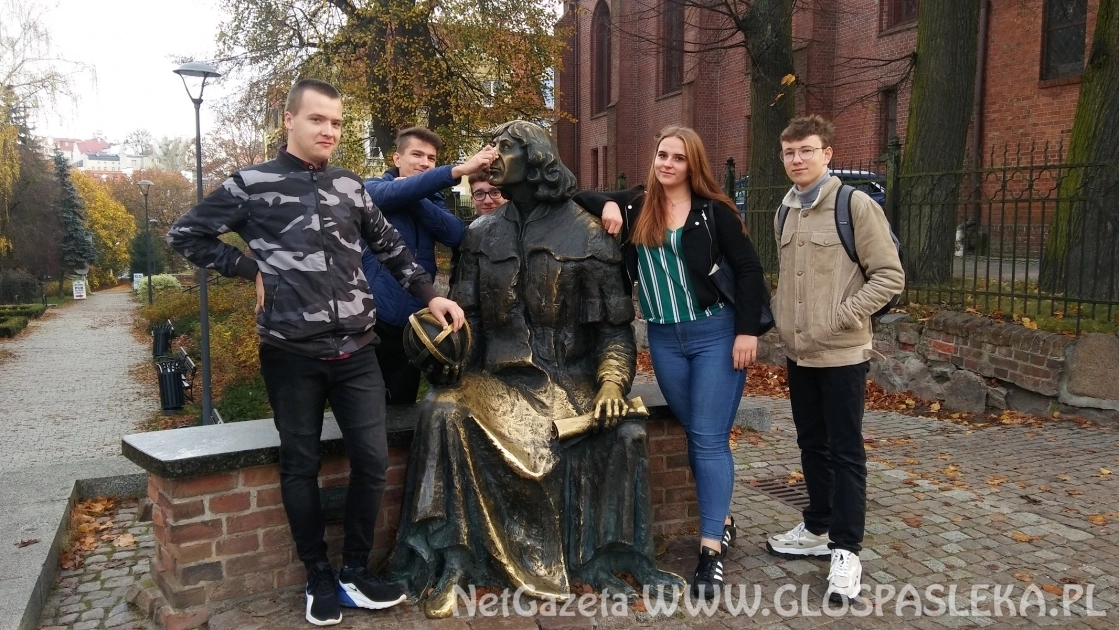 Znawcy historii Warmii i Mazur z ZS w Pasłęku