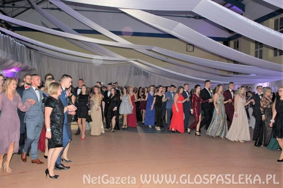 Studniówkowa magia w Zespole Szkół 