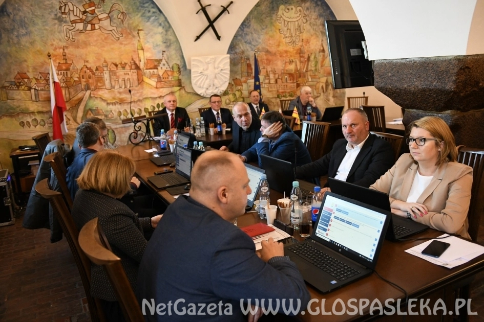 Uchwały „śmieciowe” przyjęte jednogłośnie