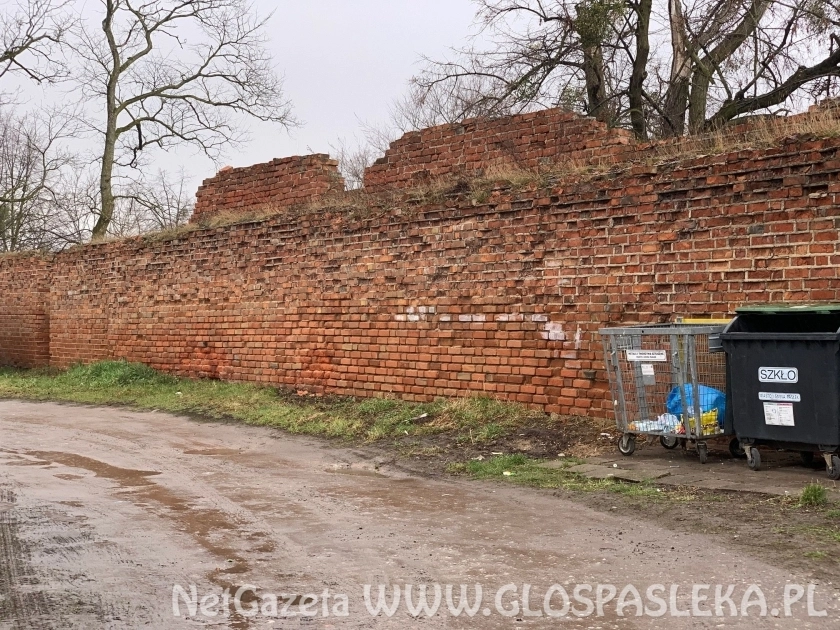 Wybrano ofertę na remont murów