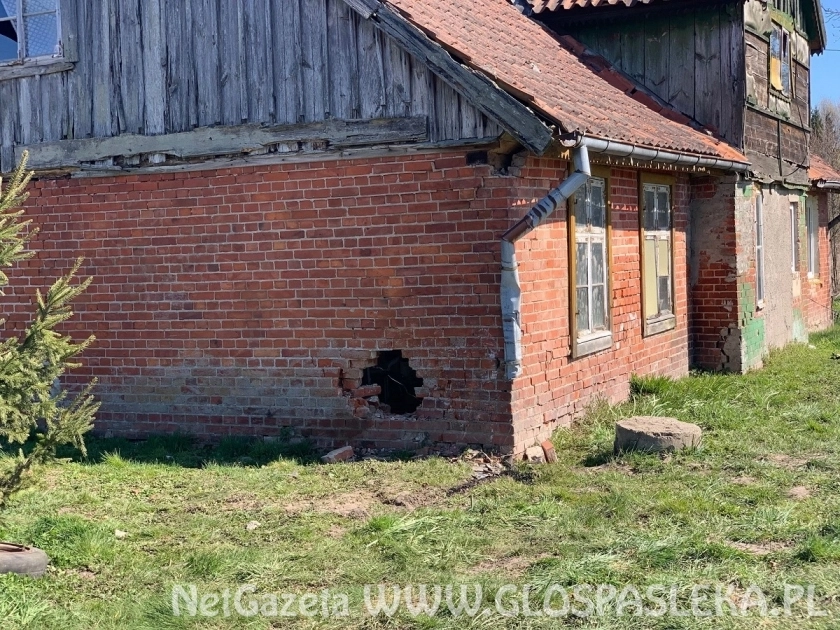 Wjechał w budynek mieszkalny