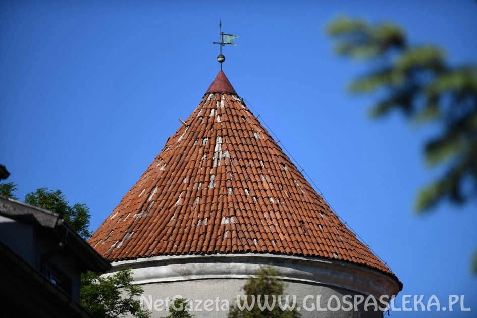 Jedna oferta na remont dachu baszty zachodniej