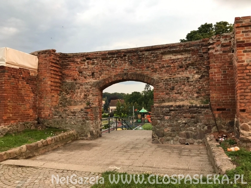 Zabezpieczono przejście w murze