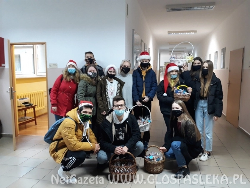ZSEiT uczestniczy w akcji  „Razem na święta” 