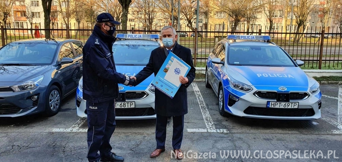 Trzy nowe radiowozy dla policjantów