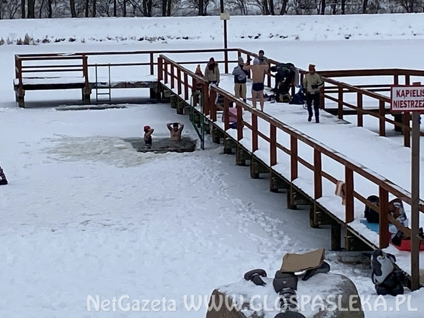 Temperatura wody + 2, powietrza – 11