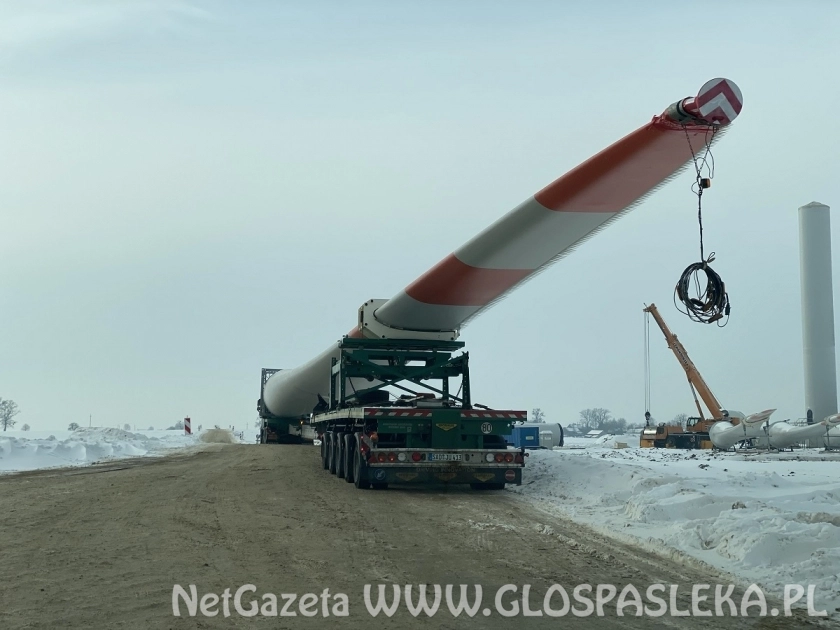 Trwa montaż wiatraków