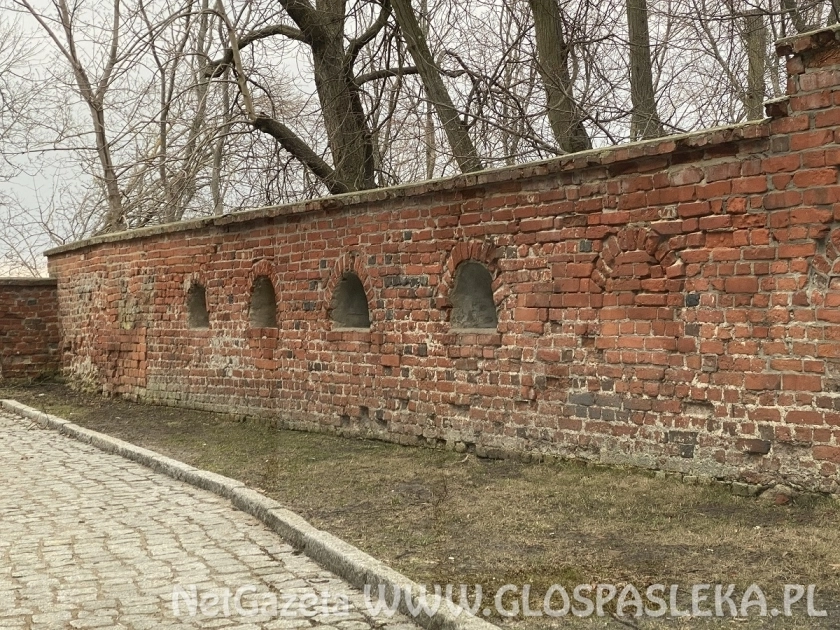 Kolejny etap remontu murów obronnych