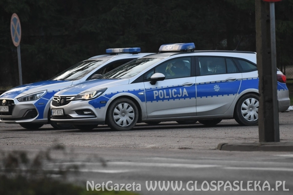 Policyjna eskorta rodziców do szpitala