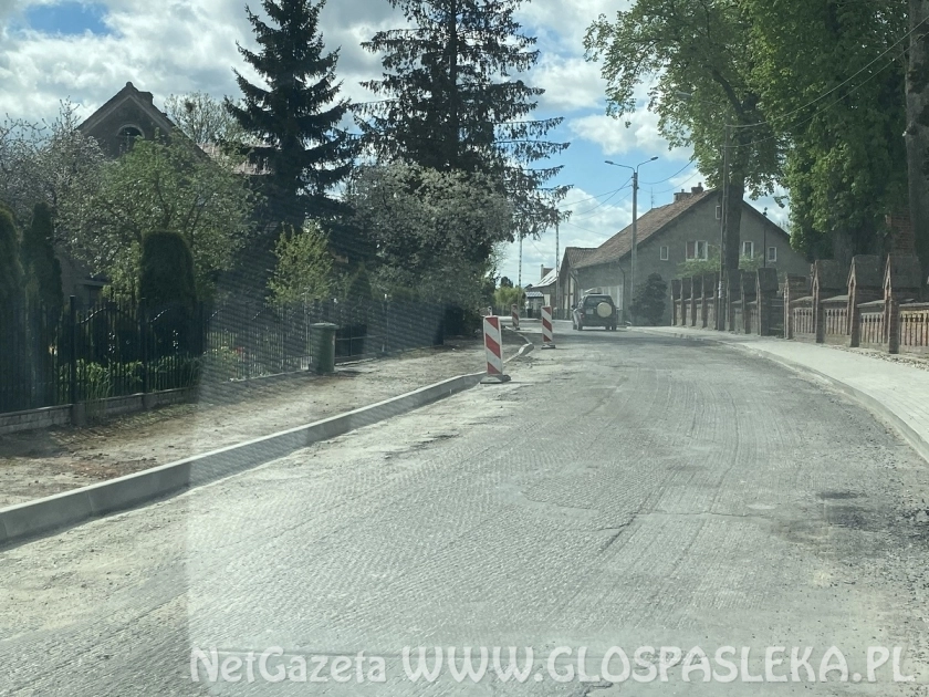 Nowy dywanik asfaltowy w Mariance