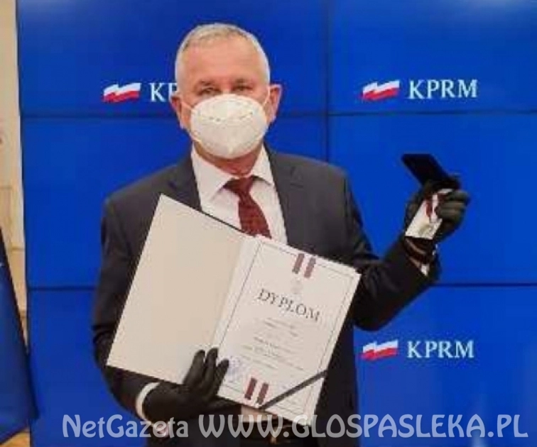 Starosta Elbląski z honorową odznaką zasłużony dla samorządu terytorialnego 