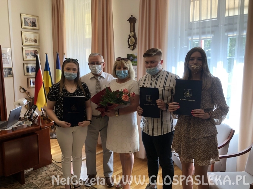 Stypendia naukowe Starosty wręczone