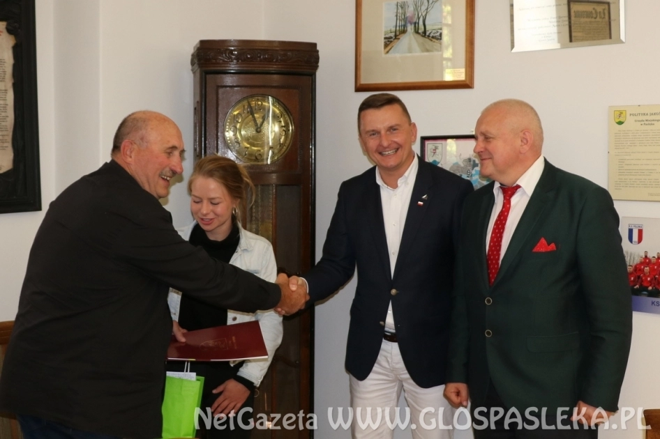 Umowa na zakup namiotu podpisana