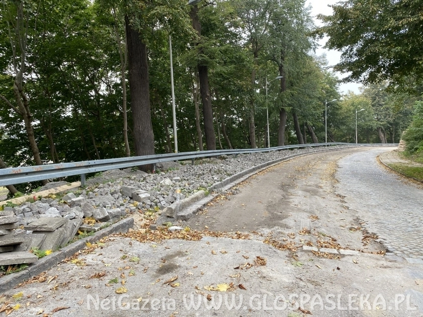 Remont mostu, nawierzchni i muru oporowego