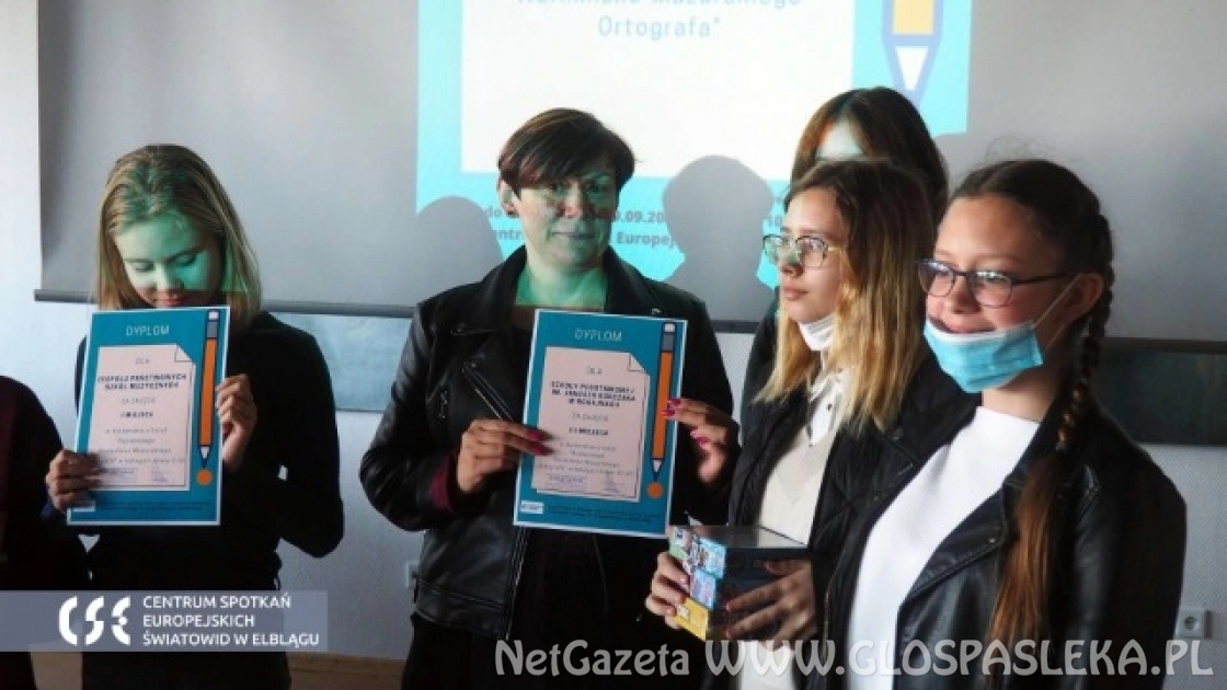 Gratulacje dla ósmoklasistek