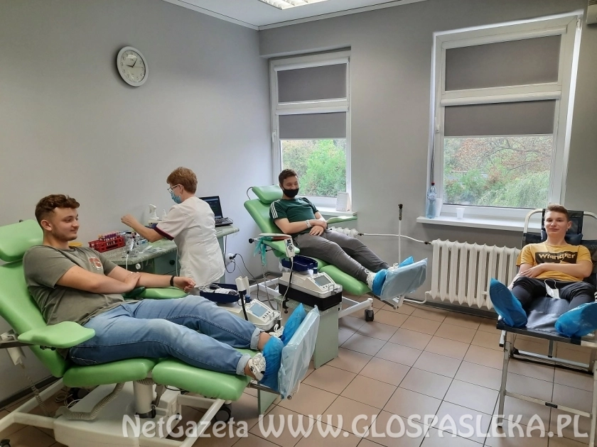Maturzyści oddali krew