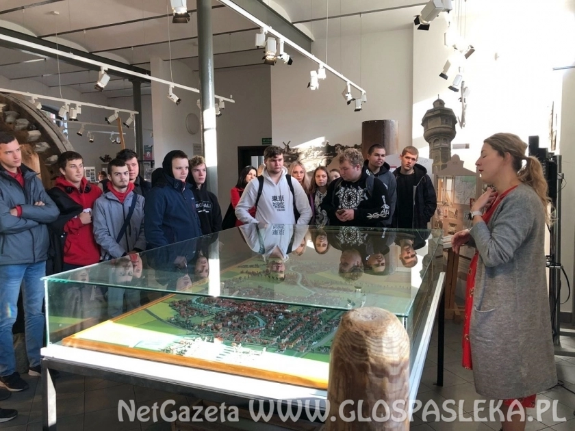 Młodzież z ZSEiT na wycieczce dydaktycznej w Sztutowie i w Nowym Dworze Gdańskim