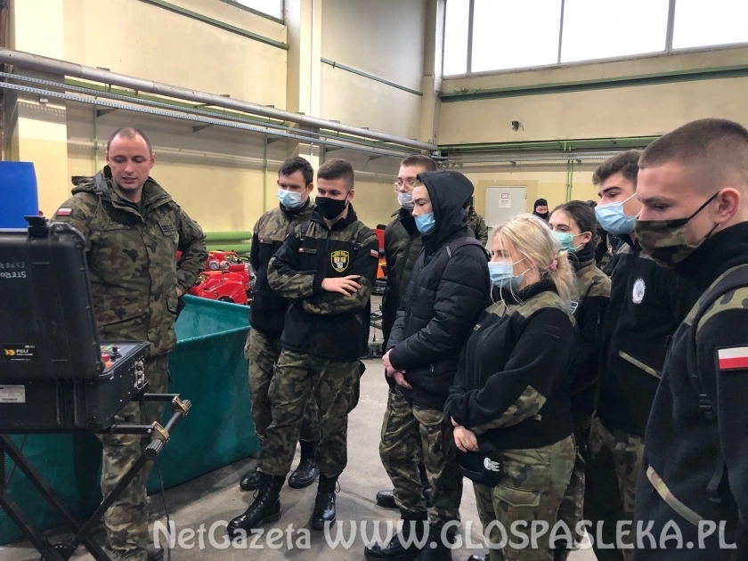 Kadeci ZSEiT z wizytą w Bazie Lotnictwa Taktycznego w Malborku