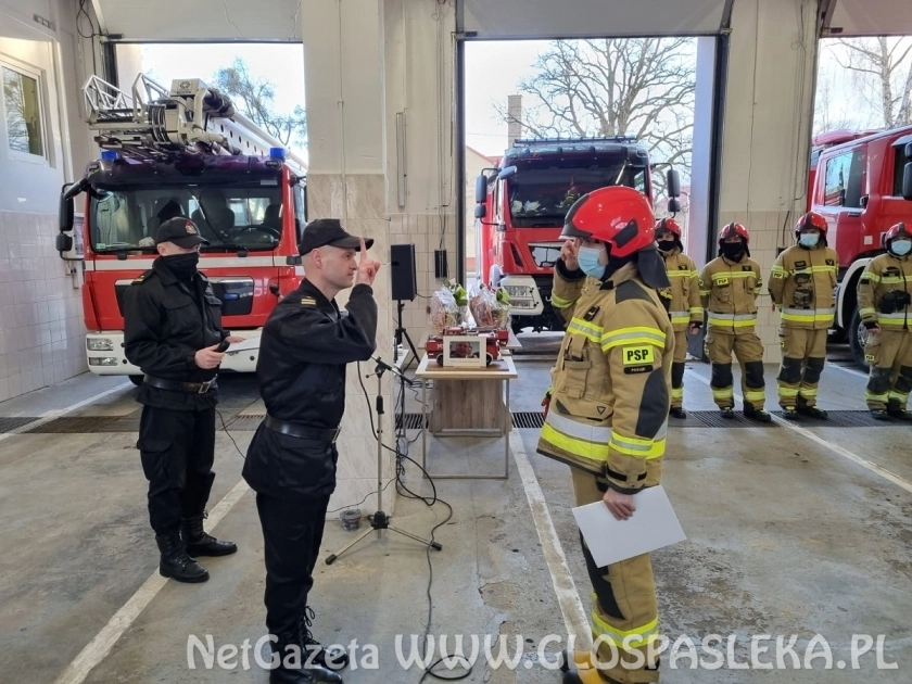 Tradycyjne pożegnanie strażaków odchodzących na emeryturę