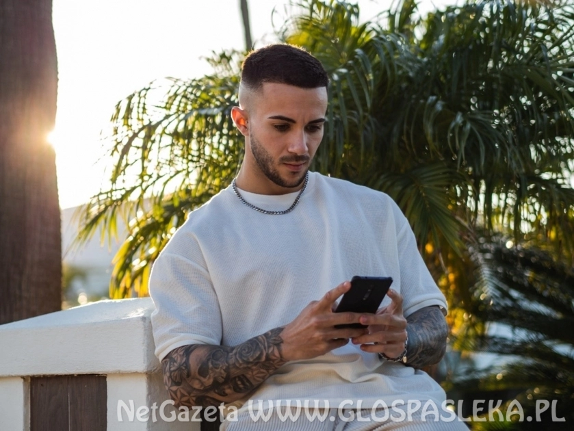 Złoty łańcuszek męski a codzienne stylizacje