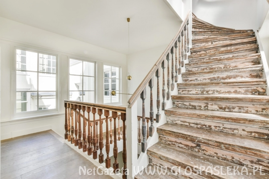 Schody z kamienia w domu: ile kosztują i jaki kamień wybrać?