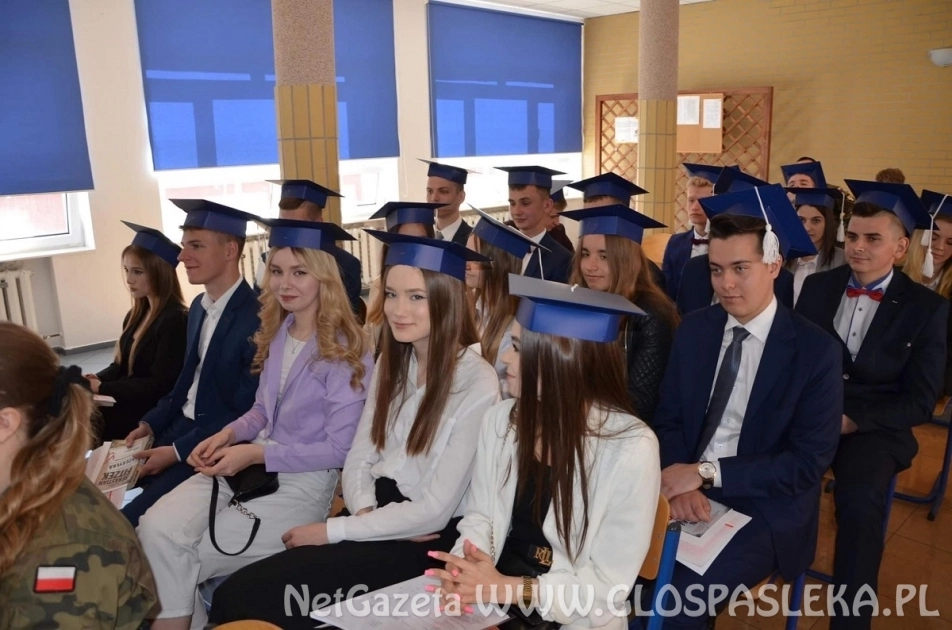 Szczęśliwej drogi już czas….. Pożegnanie absolwentów w ZSEiT