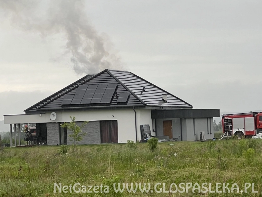 Pożar domu, woda w piwnicach