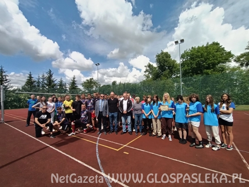 Turniej Piłki Siatkowej i Piłki Nożnej o Puchar Dyrektora ZSEiT