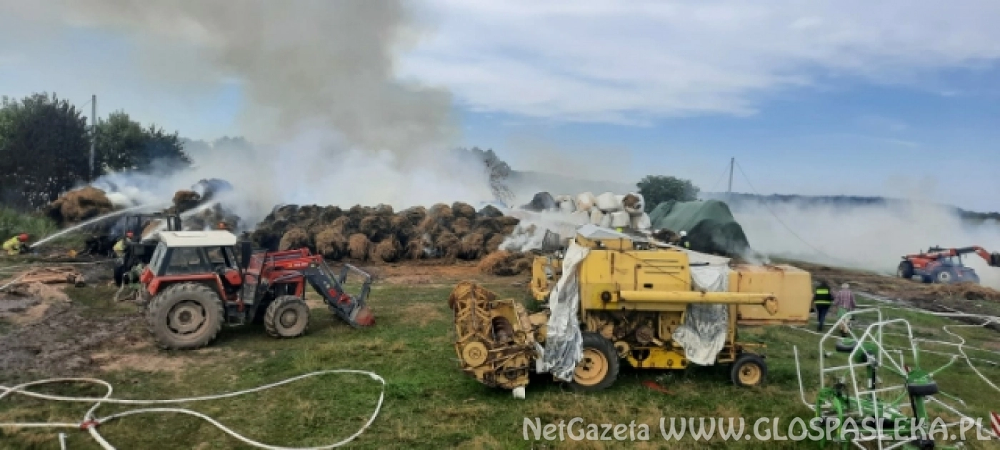 Spłonęło 800 balotów siana