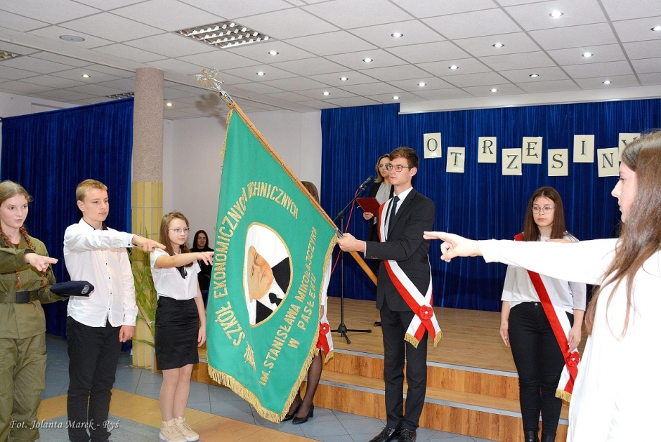 Ślubowanie pierwszoklasistów w ZSEiT