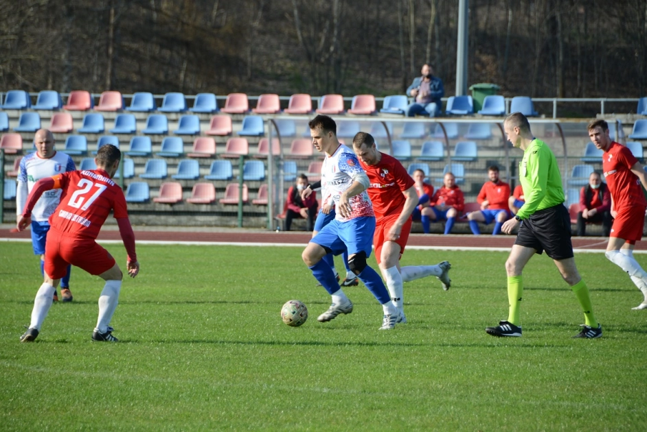 Zaproszenie na mecz z liderem