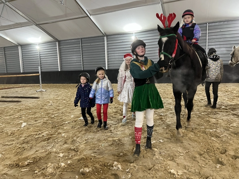 Mikołajki w hali namiotowej