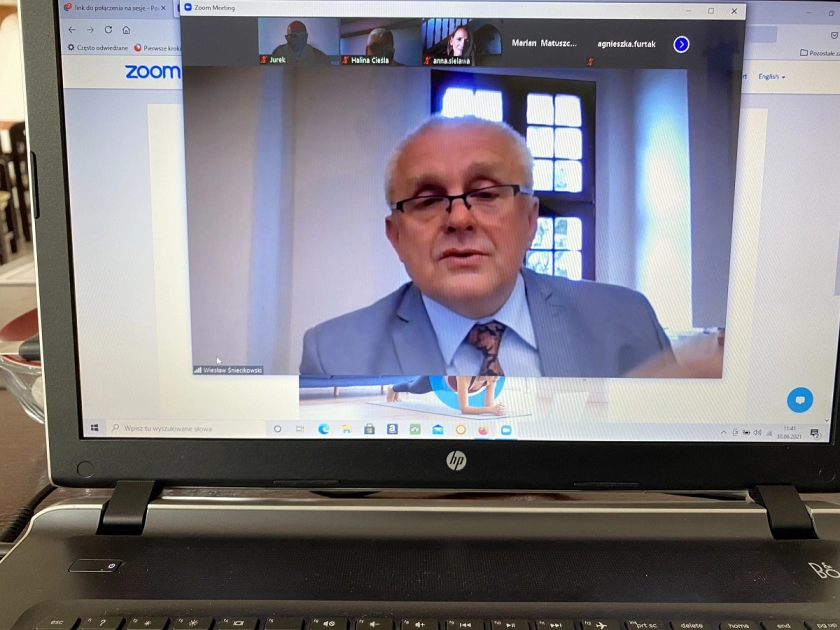 Sesja nadzwyczajna w trybie stacjonarnym