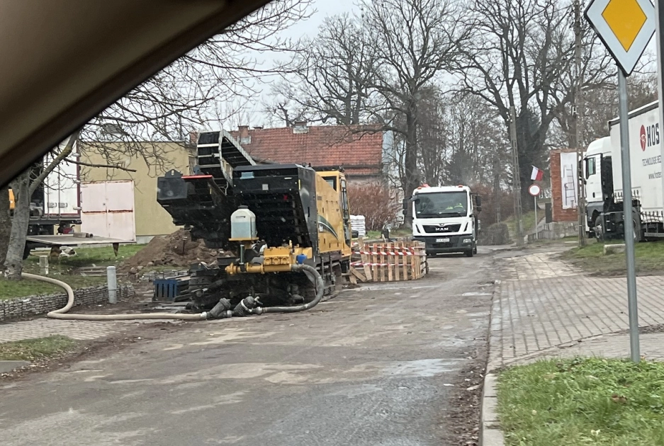 Układają sieć wodociągową