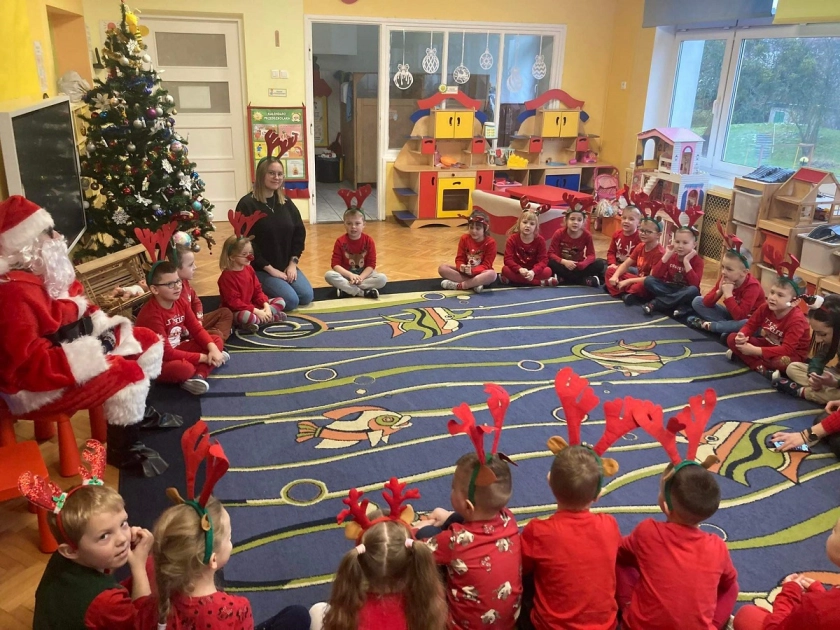 Wolontariusze Zespołu Szkół na spotkaniu z przedszkolakami