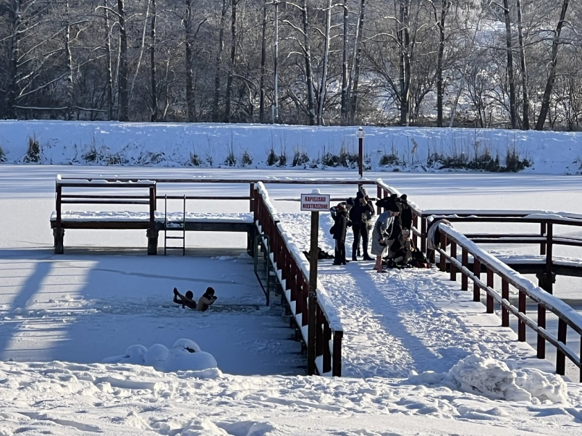 Temperatura powietrza -5, wody 0