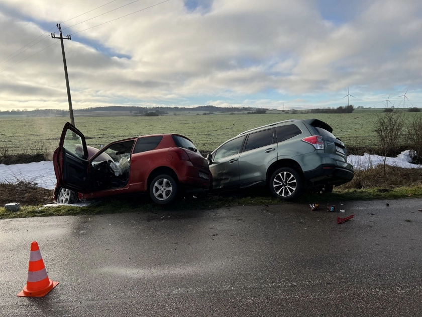 Zderzenie samochodów Suzuki i Subaru