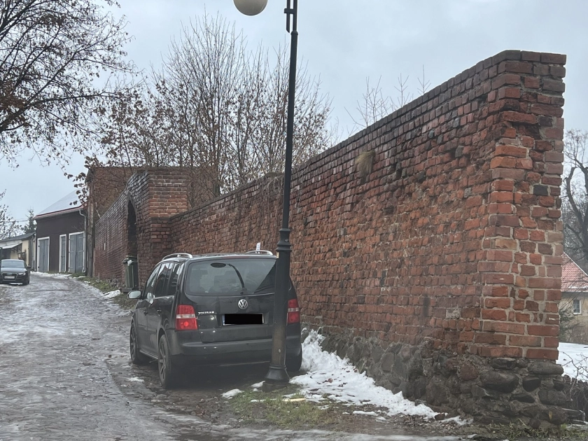 Zapomniany fragment muru?